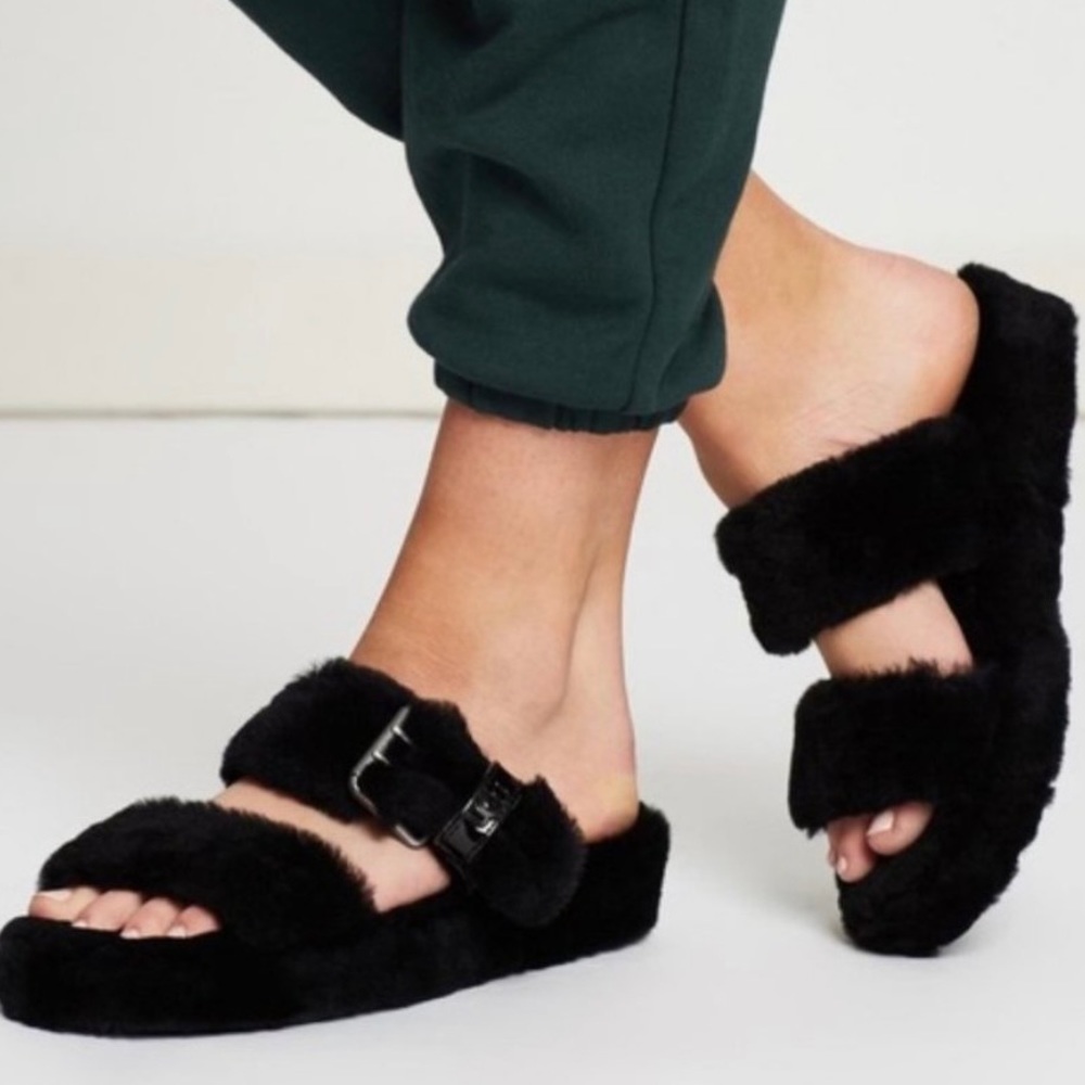 NWOB UGG Slip On Double Strap With Buckle Lamb Fur Slippers Black Size 6
